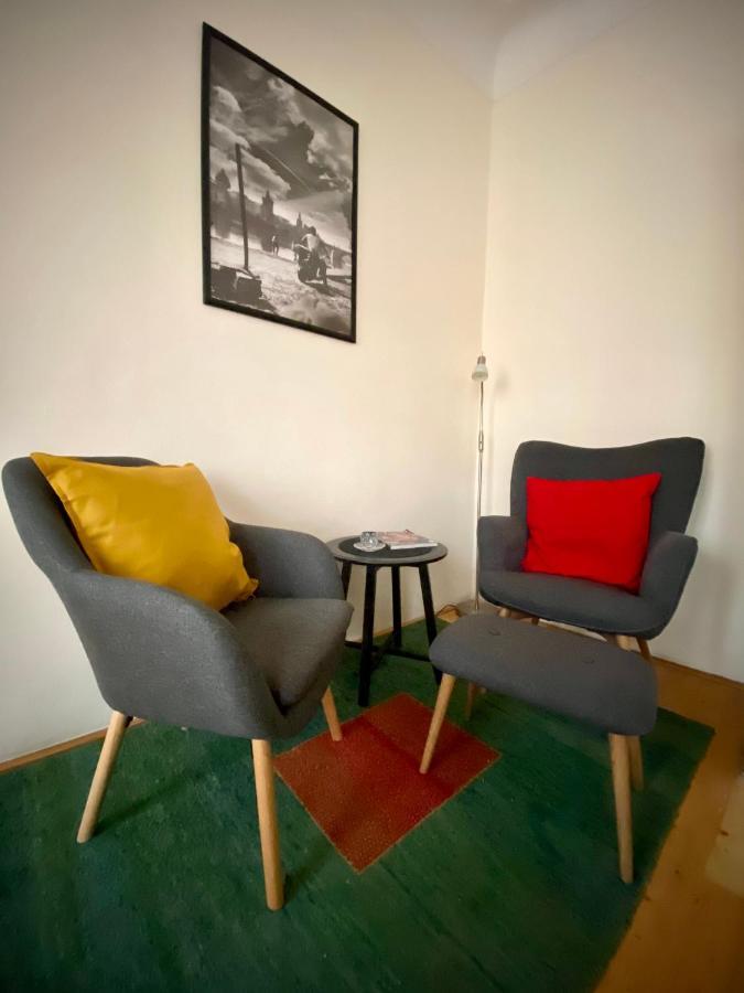 Utulny Byt Pod Prazskym Hradem Lägenhet Prag Exteriör bild